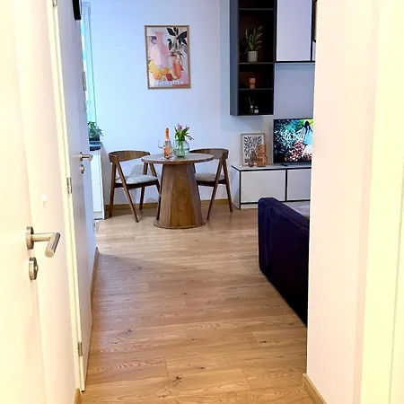 Lägenhet Prosperity S Parkovanim *
