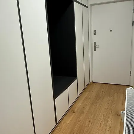 Prosperity S Parkovanim Жилина